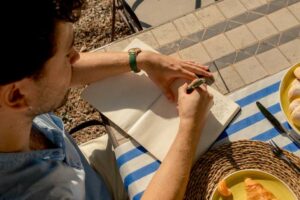 Descubre cómo el bullet journal puede ayudarte a ordenar tu mente y regular emociones.