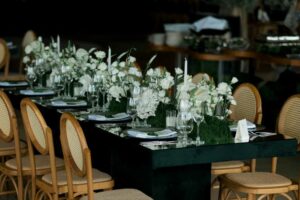 Descubre qué son los centros de mesa para boda elegantes, funcionales y perfectos para crear una decoración inolvidable.