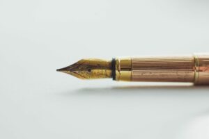 Descubre la diferencia entre escritor y autor