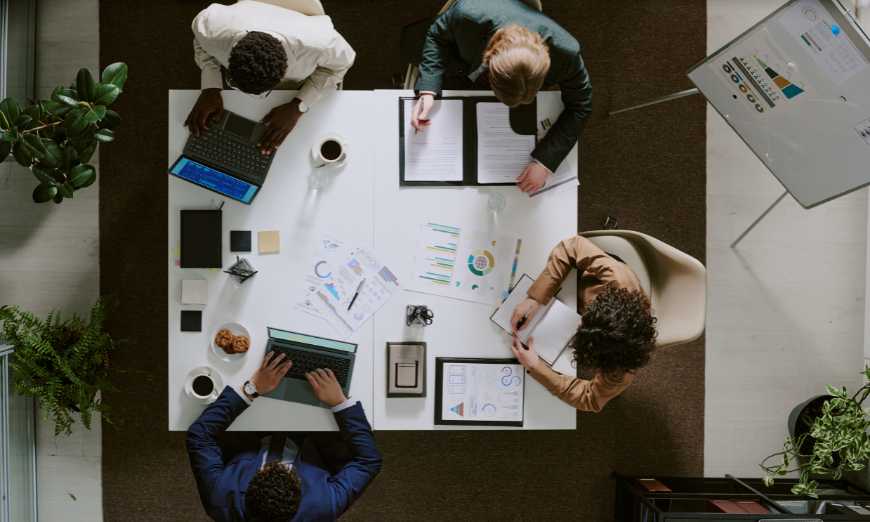 Aprende a diseñar una estrategia de marketing digital paso a paso y consigue más tráfico, leads y ventas para tu negocio.