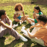 Aprende cómo trabajar la inteligencia emocional en adolescentes con estrategias efectivas que mejoran autoestima, empatía y habilidades sociales.