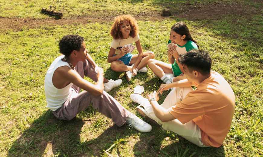 Aprende cómo trabajar la inteligencia emocional en adolescentes con estrategias efectivas que mejoran autoestima, empatía y habilidades sociales.