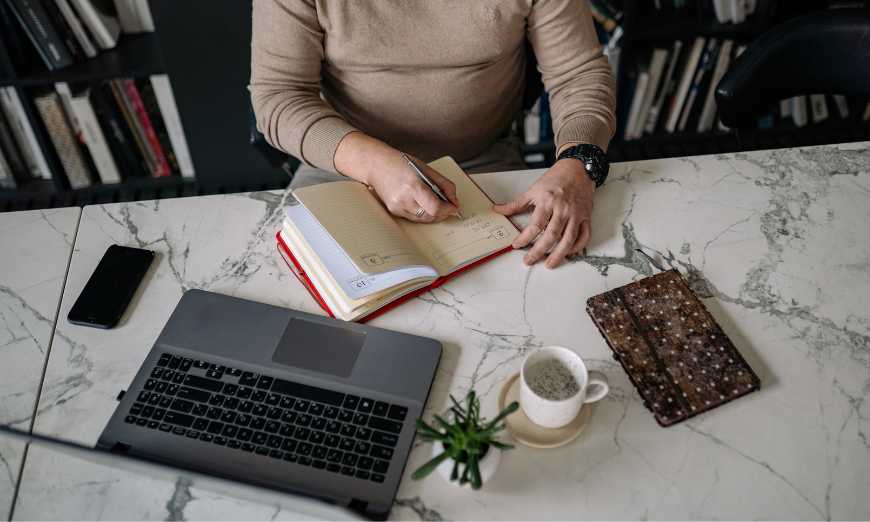 Descubre los pasos para escribir un libro y convierte tu idea en una historia real.