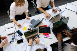 Aprende a diseñar un plan de contenidos en redes sociales y mejora la organización de tu estrategia digital.