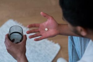 Descubre cómo afrontar una recaída en adicciones: el porqué sucede, cuanto tiempo dura, cuáles son las señales y como tratar una recaída.
